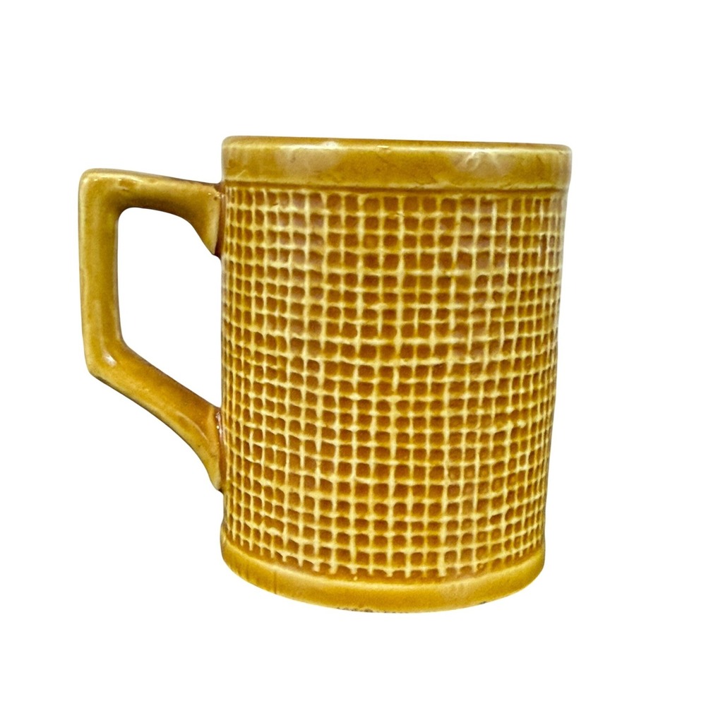 VTG Gold Mid Century MCM Basketweave‎ Ceramic Demitasse Cups and Sugar